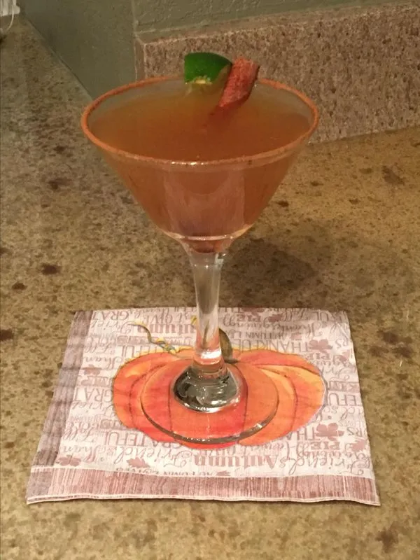 Martini de cidra de abóbora com especiarias