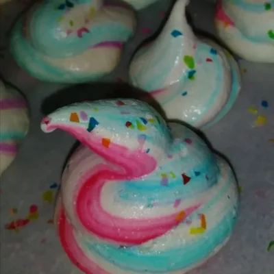 Merengues de cocô de unicórnio mágico