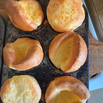 Popovers crocantes fáceis e deliciosos