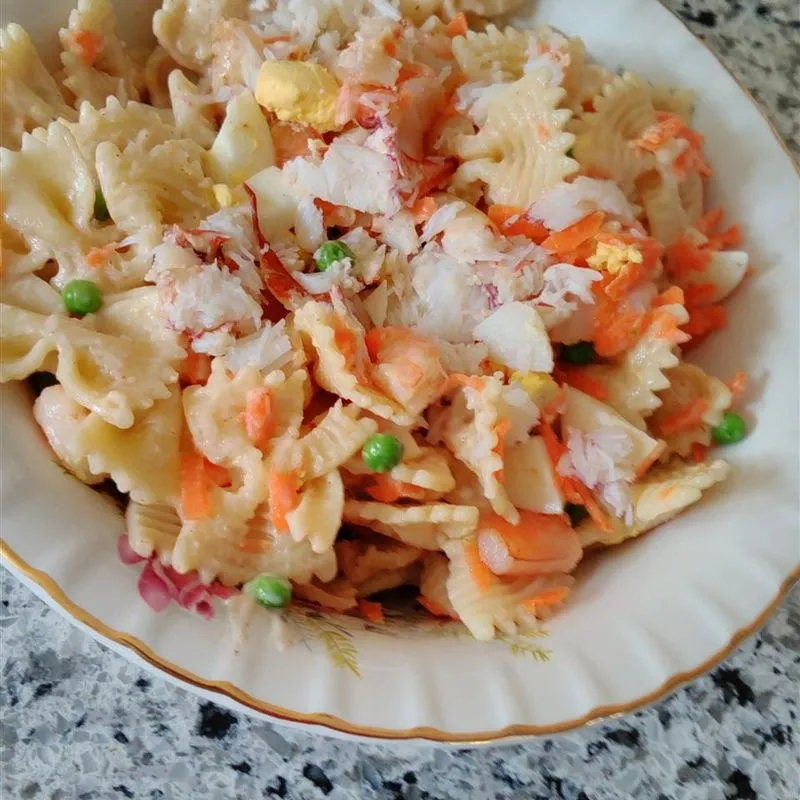 Salada de macarrão com frutos do mar Kahala