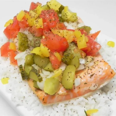 Salmão estilo cachorro-quente de Chicago
