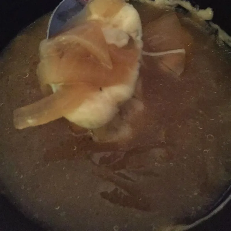 Sopa de Cebola Francesa (Fogão Lento)