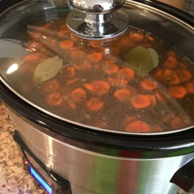 Sopa de lentilha mediterrânea de fogão lento
